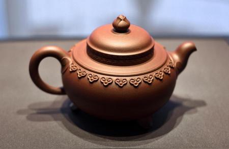 探访宜兴紫砂壶：传统工艺的魅力